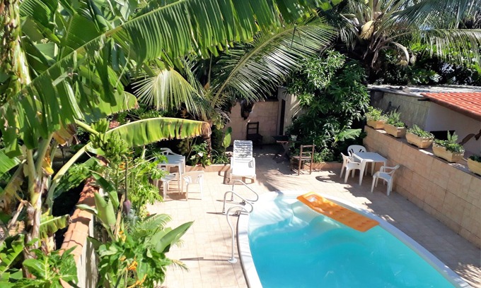 Bairro da Enseada Casa | - Sute Para Casal Proximo ao mar Esmeralda