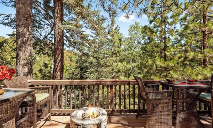 Lake Arrowhead Cabaña | Sutter Ln by Avantstay Beautifully Remodeled Kitchen,4cabin-chic Bedrooms