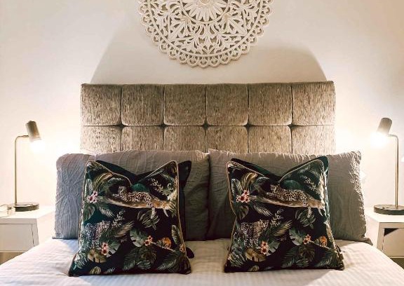 Thatto Heath Cabina | Sutton Heath Lodge