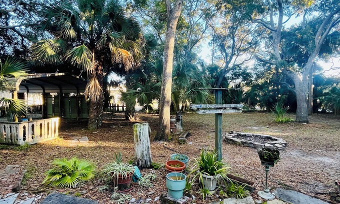 Historic Downtown Apalachicola Cabaña | Sutton Place: Downtown Apalachicola Cottage