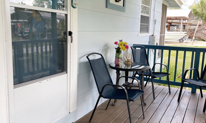 Chiefland Casa | Suwannee at the Gulf, Free Trailer parking, Screen Patio, King and Queen bed +