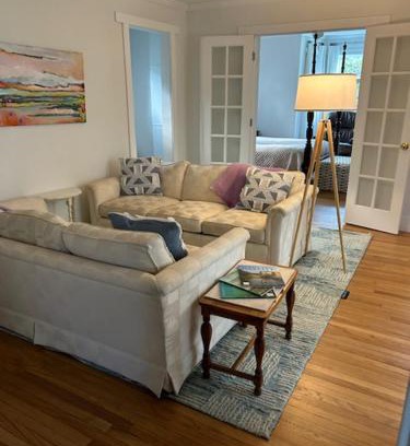 Traverse City Casa | Suzy Q's Cozy Downtown Retreat