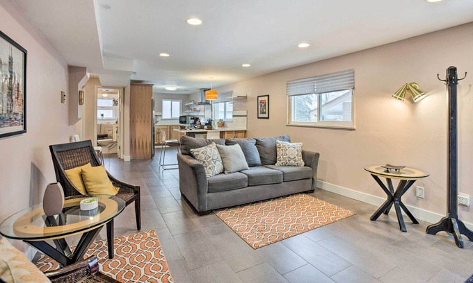 Bear Valley Apartamento | SW Denver Apt w/ Chef's Kitchen, 45 Min to Skiing!