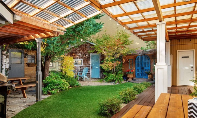 Beaverton Casa | SW Portland Estate con un increíble patio a 8 millas del centro de la ciudad 1/2 milla al MAX de una cuadra al parque