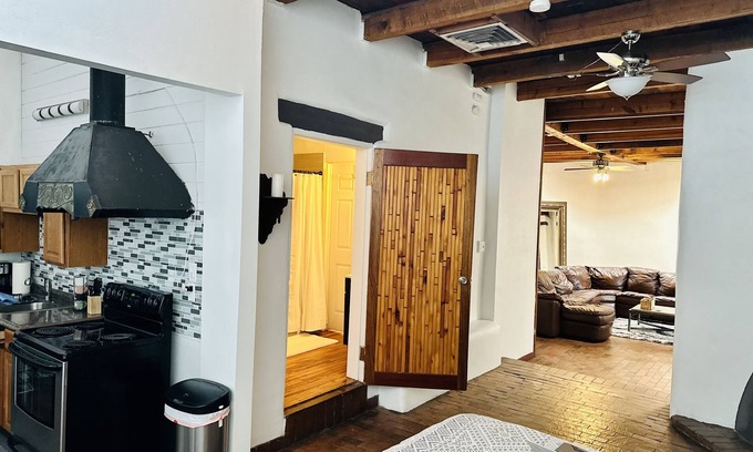 West Old Town Condominio | SW Style Residence in Old Town Close to Hotel ABQ
