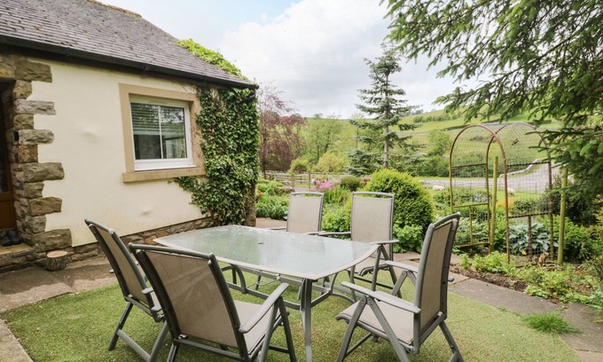 Caldbeck Cabaña | SWALEDALE WATCH HOUSE ANNEXE, romantic, with a garden in Caldbeck