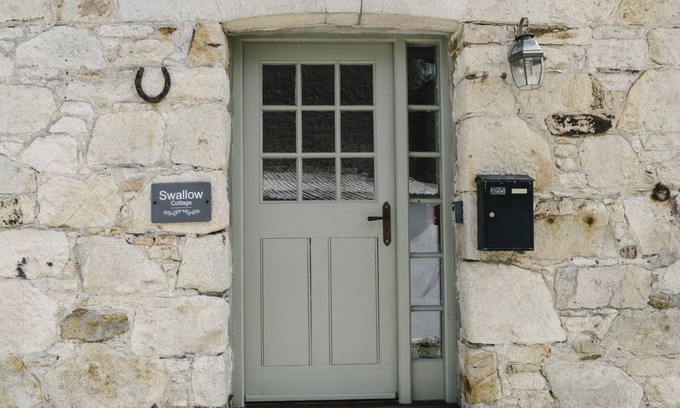 Sticker Cabaña | Swallow Cottage