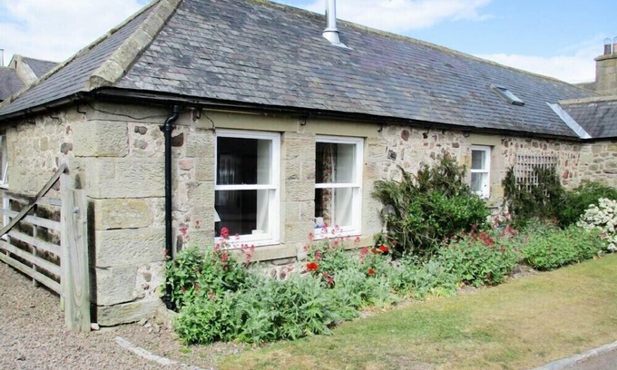 Old Bewick Cabaña | SWALLOW COTTAGE (NR POWBURN), country holiday cottage in Powburn