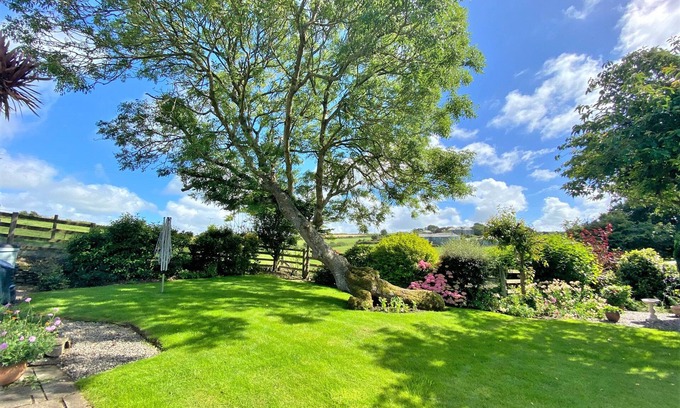 Port Isaac Cabaña | SWALLOW COTTAGE, pet friendly, with open fire in Port Isaac