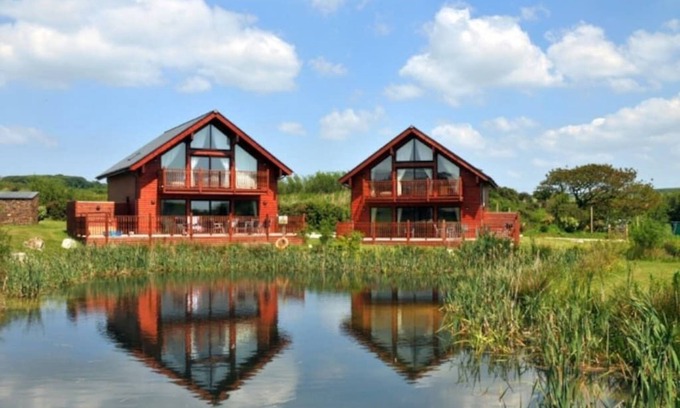 Winnard's Perch Chalet De Esquí | Swallow Lodge with Hot Tub, dogs welcome sleeps 8, Great resort Facilities!