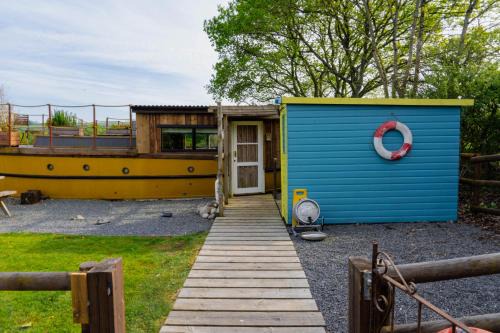 North Perrott Otro | Swallowfield Glamping-Unsinkable