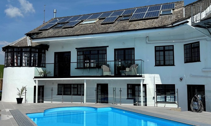 Pembroke Casa | Swallow’s Rest · Pembrokeshire Near The Beach With Heated Pool