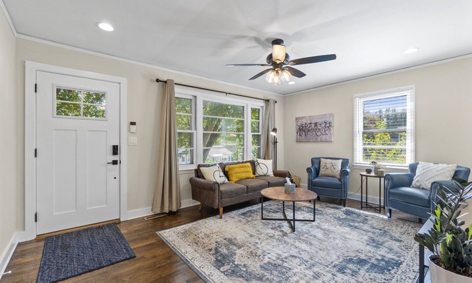 Sans Souci Casa | Swamp Rabbit Gateway | Walk to SRT and 7 min drive to Downtown
