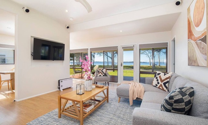 Swan Bay Cabaña | Swan Cottage Port Stephens Waterfront Solace