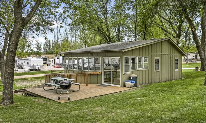 Fergus Falls Cabina | Swan Lake Resort & Campground - Lakeside Cabin #3