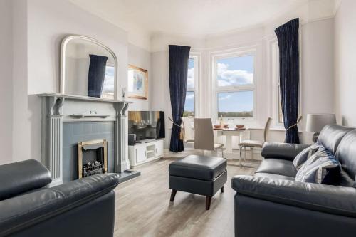 Poole Apartamento | Swan Lake - Stunning Lakeside Apartment with Private Garden