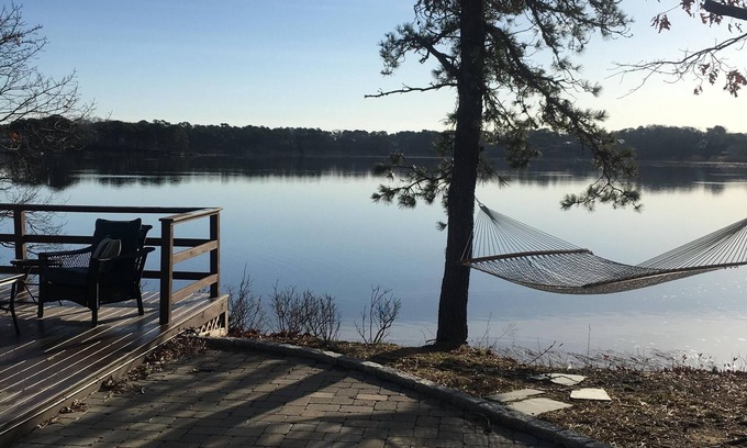 Dennis Port Cabaña | Swan Pond Cottage, Waterfront Central A / C, plano de planta abierto