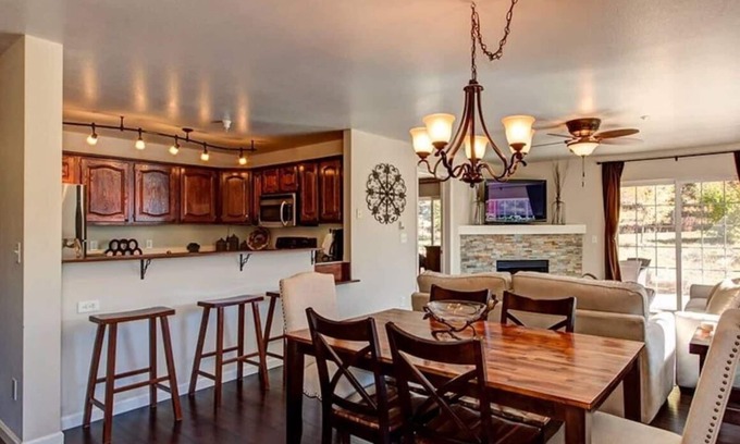 The Highlands Condominio | Swan's Nest - Hot Tub & Hiking!