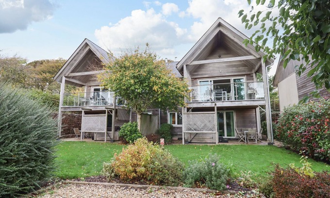 Eleighwater Cabaña | SWANDOWN, 20 POLDON, romantic, with pool in Cricket St. Thomas
