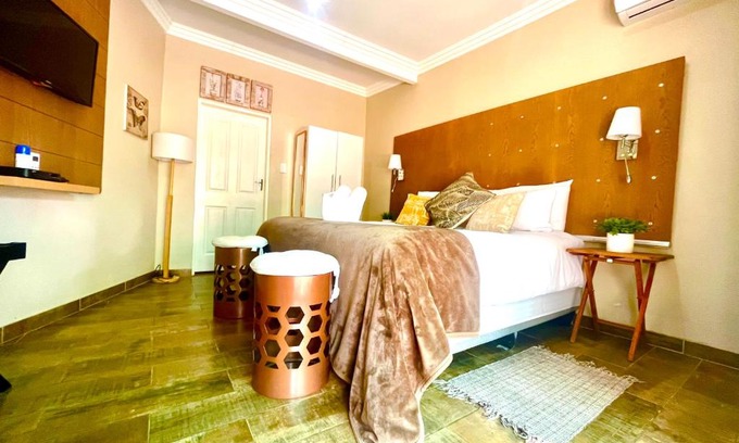 Rustenburg Casa | Swane’s guesthouse