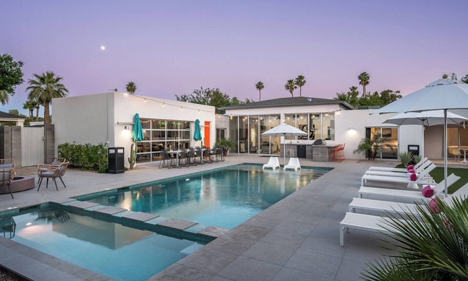 Fashion Square Casa | Swanky & Stylish Old Town Luxe Retreat