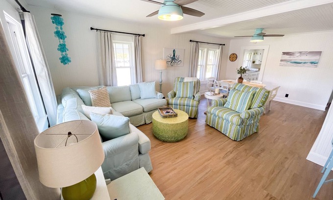 Swansboro Casa | Swanky Swan - 3BR/2BA, Swansboro close to downtown - short drive to Camp Lejeune
