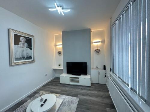 Castle Casa | Swansea Central 3BR Family & Group Stay
