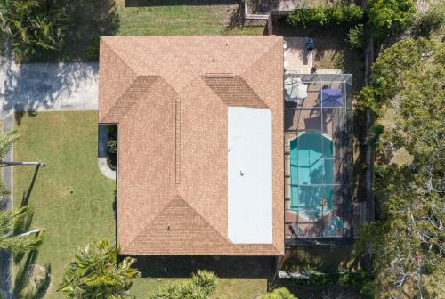 Bradenton Casa | Swaying Palms! Coastal home with amazing pool just a short drive from Anna Maria Island!