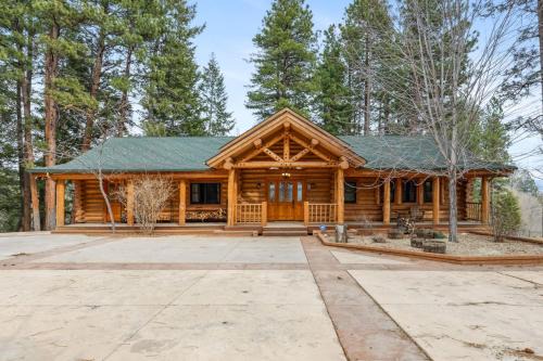 Victor Casa | Sweathouse Creek Lodge
