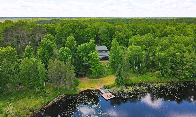 Fifield Cabina | Sweeney Lake Lodge, Northwoods Seclusion