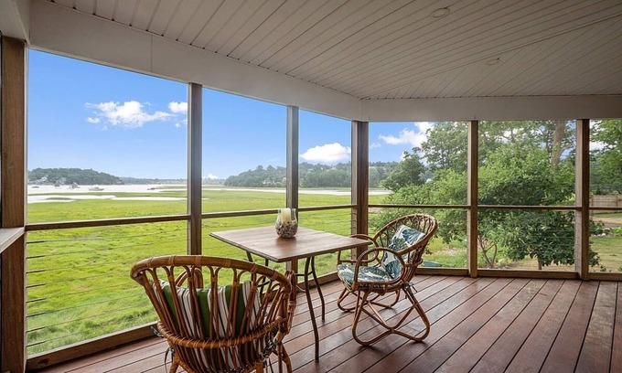 Gloucester Casa | Sweeping saltmarsh & river views, birdwatching, great restaurants, cozy peace.