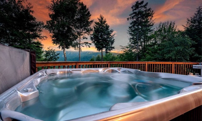 Newry Chalet De Esquí | Sweeping Sunday River VIEWS! Hottub! Game Room!