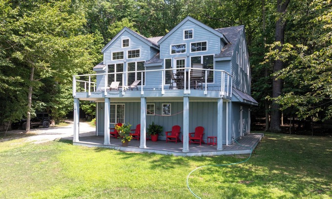 Fennville Casa | Sweeping Views of Lake Michigan w/Private Beach