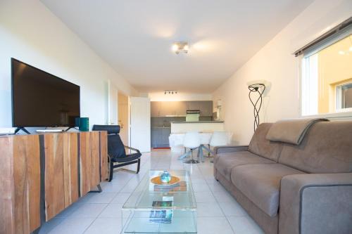 Les Termes Casa | Sweet Apartment in Mandelieu - Pool & tennis court