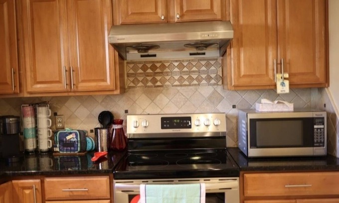 Germantown Casa | Sweet & Beautiful Spacious Town House - A home away from home
