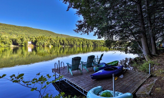 Forest Dale Casa | Sweet Cottage at Fern Lake – Cozy Lakefront Retreat with Private Dock & Kayaks