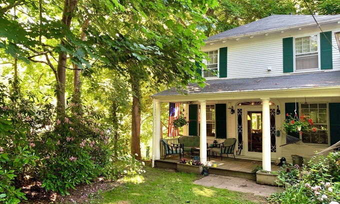 Yarmouth Port Cabaña | Sweet historic cottage on Cape Cod's north shore near beaches, pond, restaurants