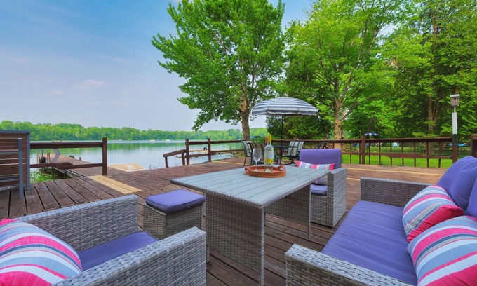 Gobles Casa | Sweet Lake House! Updated 5BR Lake Home, Close to Lake Michigan, Beaches, Skiing