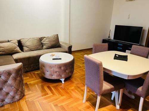Cukarica Apartamento | Sweet loft in Zeleznik