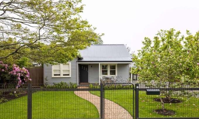 Trentham Cabaña | Sweet Magnolia Cottage in the heart of Trentham