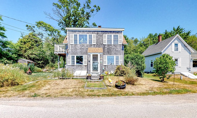 Tenants Harbor Cabaña | Sweet, ocean view cottage overlooking Clark Cove with fast WiFi