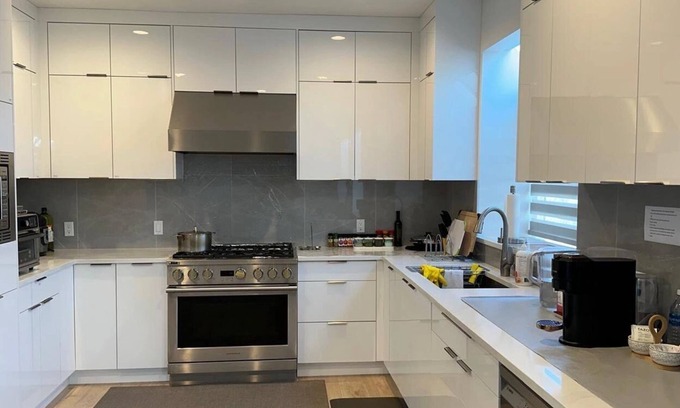 Fraserview Casa | Sweet Room In Vancouver