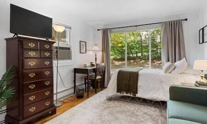 Urbana Casa | Sweet Studio Apt, Cozy, Convenient, Near UIUC
