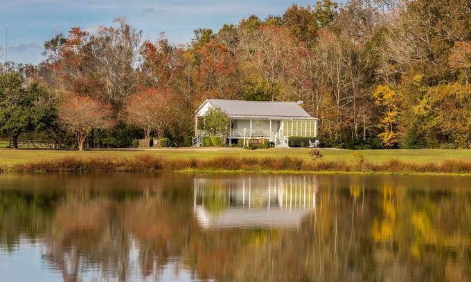Rayne Cabaña | Sweet Surrender Cottage: Romantic Cottage in Cajun Country