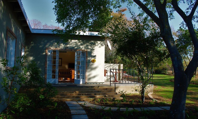 Muldersdrift Casa | Sweet Thorn Tree Spacious Cottage for 2 People With Great Terrace!