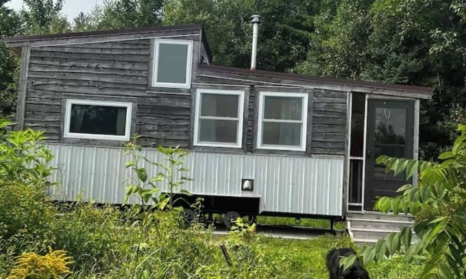 Franklin Cabina | Sweet Tiny Home on an Organic Farm