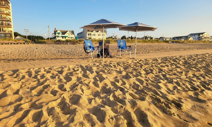 Ocean Park Condominio | Sweet, two-bedroom, one-bathroom condo, two short blocks from the beach!