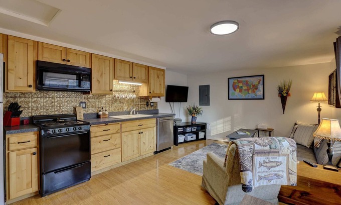Sheridan Apartamento | Sweet Wyoming Suite, Centrally located Stay + Wifi