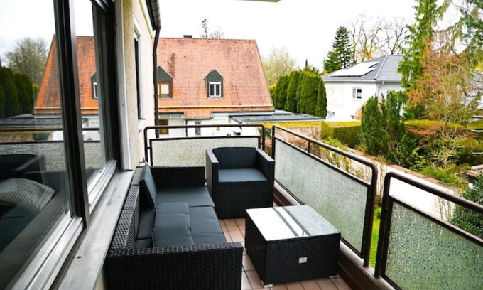 Dachau District Apartamento | Sweethome Luxus PUR Apartment, Küche, TV