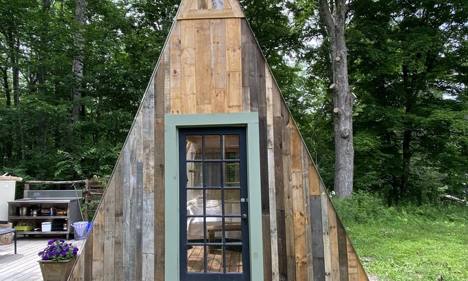 Brooks Cabina | Sweetie A frame Glamping